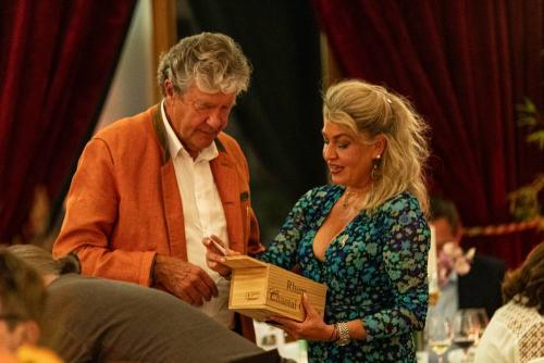 Manrico Iachia receiving his winning Chantal Comte Rhum from Geraldine Putnam-Cramer