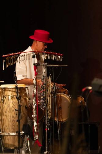 Ino, Cuban artist with his instruments!